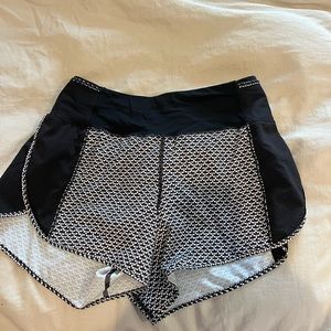 Lululemon running shorts size 6